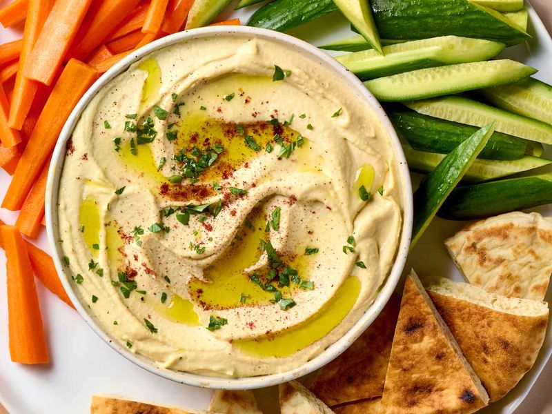 14 Fiber-Packed Snacks Popular Among Colorado Health Enthusiasts - Decor Hint High-Altitude Hummus & Veggies