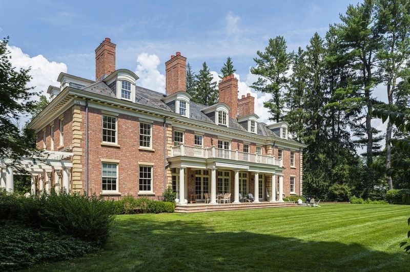 12 Greenwich Estates With Timeless Old-World Elegance - Decor Hint Lake Avenue Georgian: Fireside Elegance
