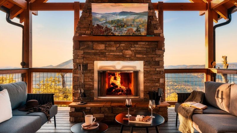 Indoor-Outdoor Transitional Space