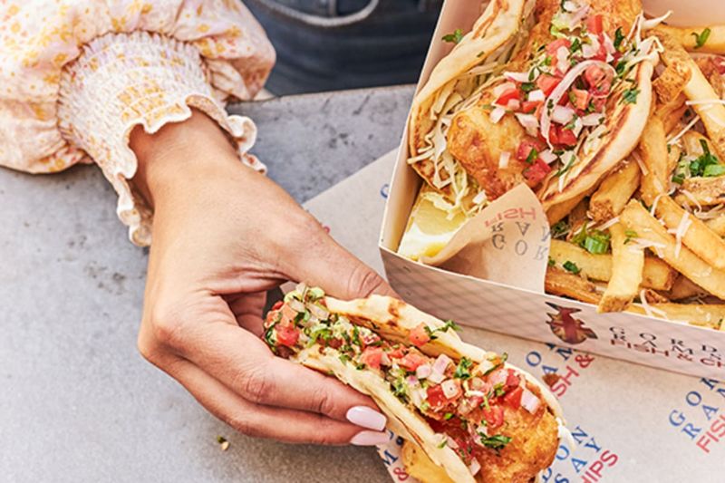 8 New York Chains Serving Real Whole Fish Sandwiches - Decor Hint Gordon Ramsay Fish & Chips - Celebrity Chef Creation