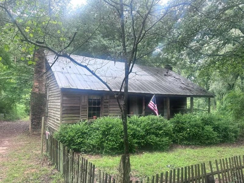 10 Georgia Bungalows With Interiors That Still Shine - Decor Hint Andersonville's Cozy Ellaville Street Retreat