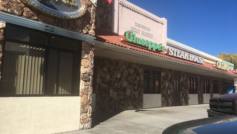 Dini's Lucky Club Café – Yerington