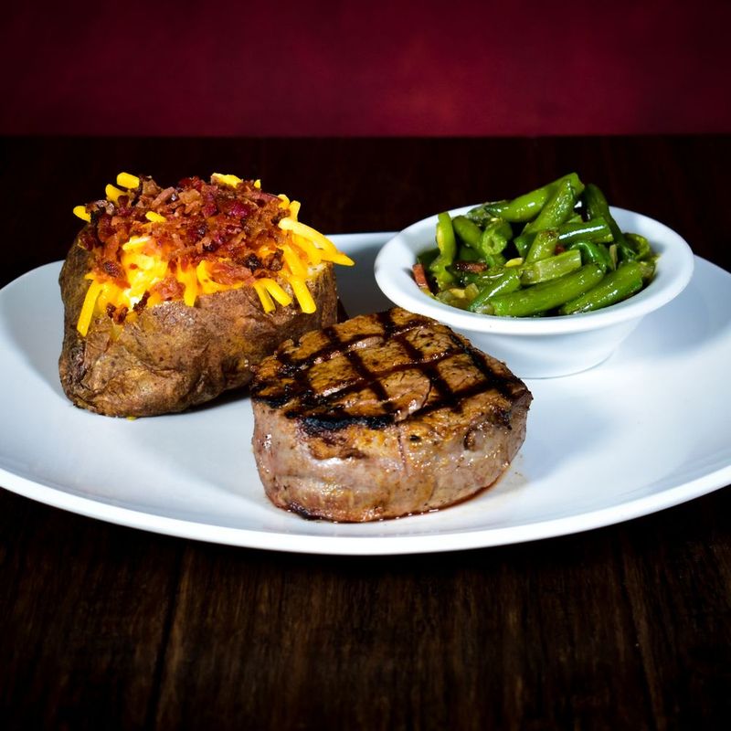 Texas Roadhouse – Lively Atmosphere With Hand-Cut Steaks