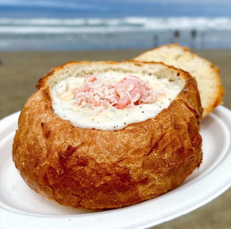 11 Coastal Eats With Seafood and Views Along California's Highway 1 - Decor Hint Splash Café (Pismo Beach)