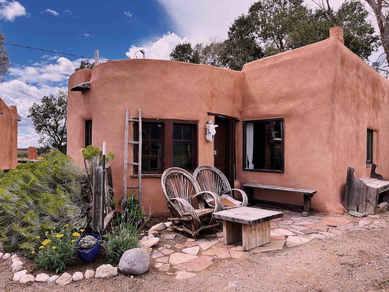 10 New Mexico Casitas With Classic Adobe Appeal - Decor Hint Taos Mountain Retreat