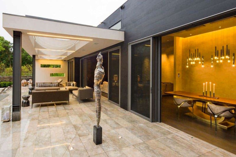 9 Design Features That Make This East Hampton House A Seamless Indoor-Outdoor Haven In New York - Decor Hint Living Room That Opens Completely
