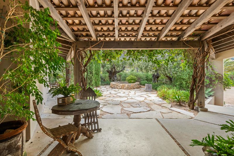 8 Ways To Make A Small Garden Feel Like A Hidden Oasis - Decor Hint Pergolas & Arbors: Define areas and add shade