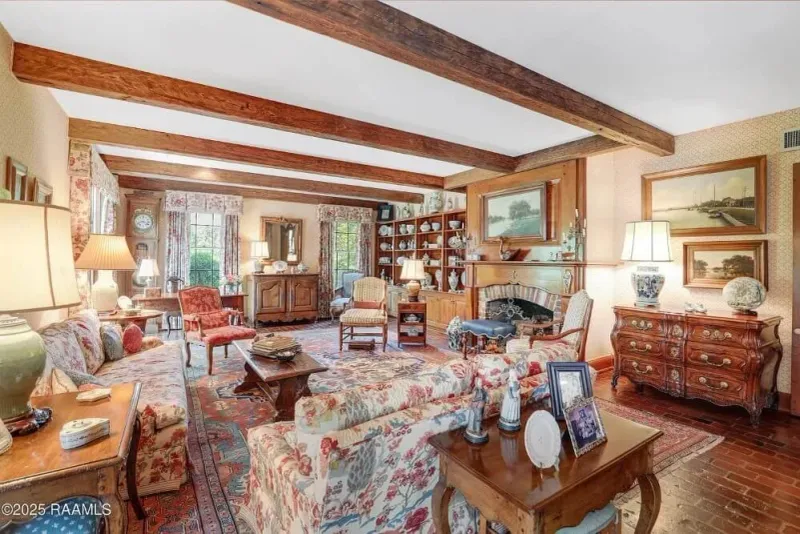 Louisiana Creole Cottages With Storybook Patina - Decor Hint Hand-Hewn Cypress Beams With Carpenter Marks
