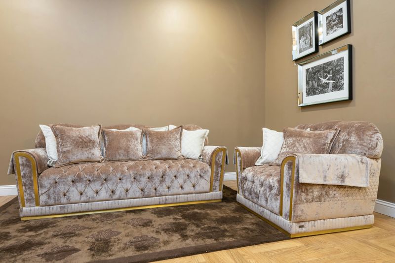 8 Classic Furniture Styles Seeing A Modern Revival - Decor Hint Victorian Opulence