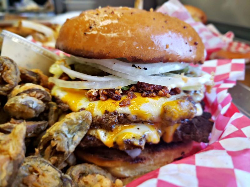 Flo's Burger Diner – Queen Of The Double Stack