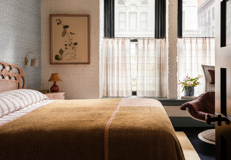 8 Boston Brownstone Window Treatments That Keep The Light Flowing - Decor Hint Café Curtains