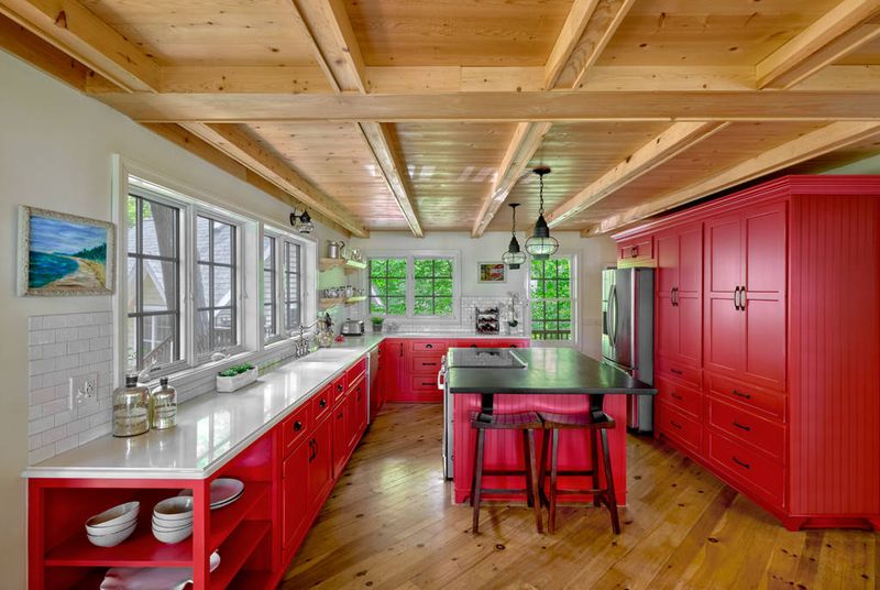Lobster Pot Red Accents