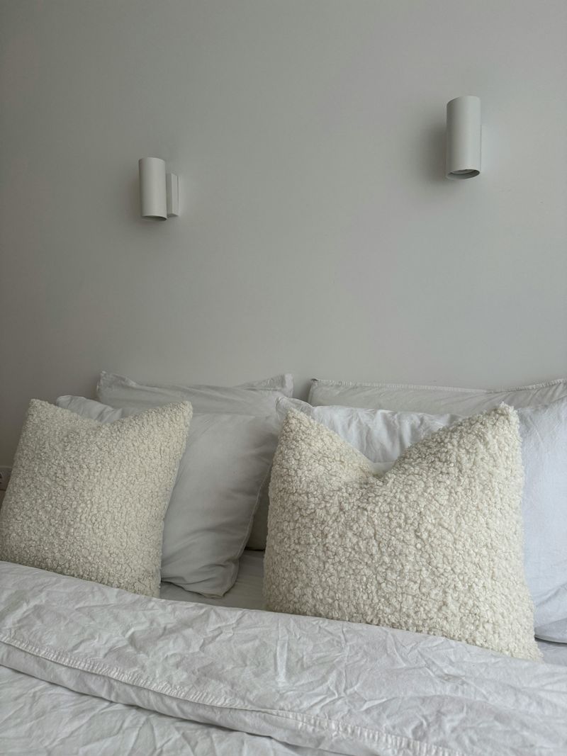 17 Simple Minimalist Bedroom Designs Focused On Calm And Simplicity - Decor Hint Thoughtful Lighting Layers