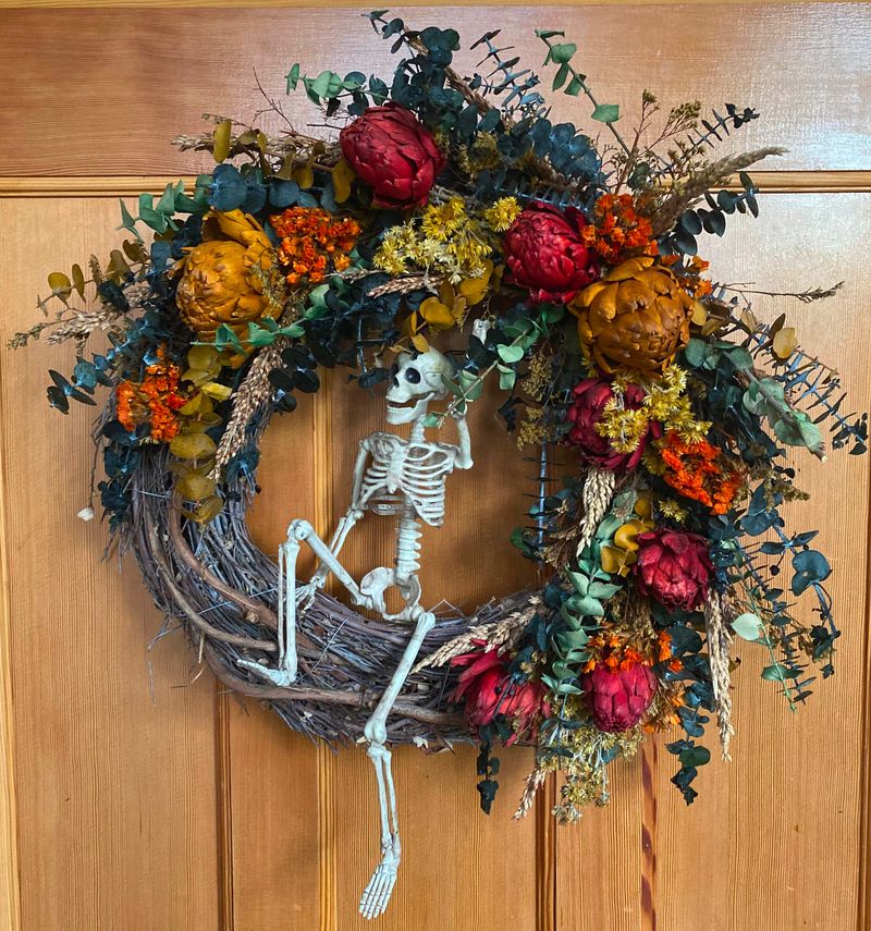 Creepy Crawling Vines And Twisted Wreaths