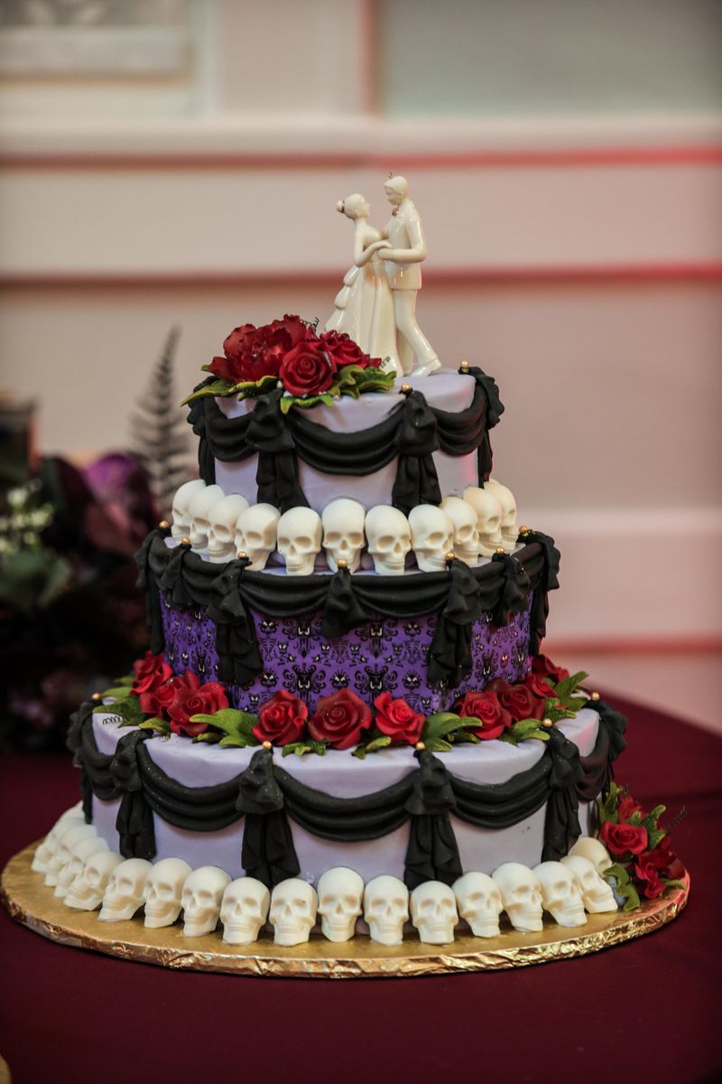 Skeleton Couple Cake