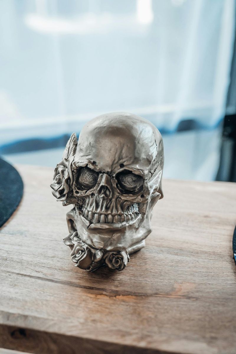 Metallic Skull Table Décor