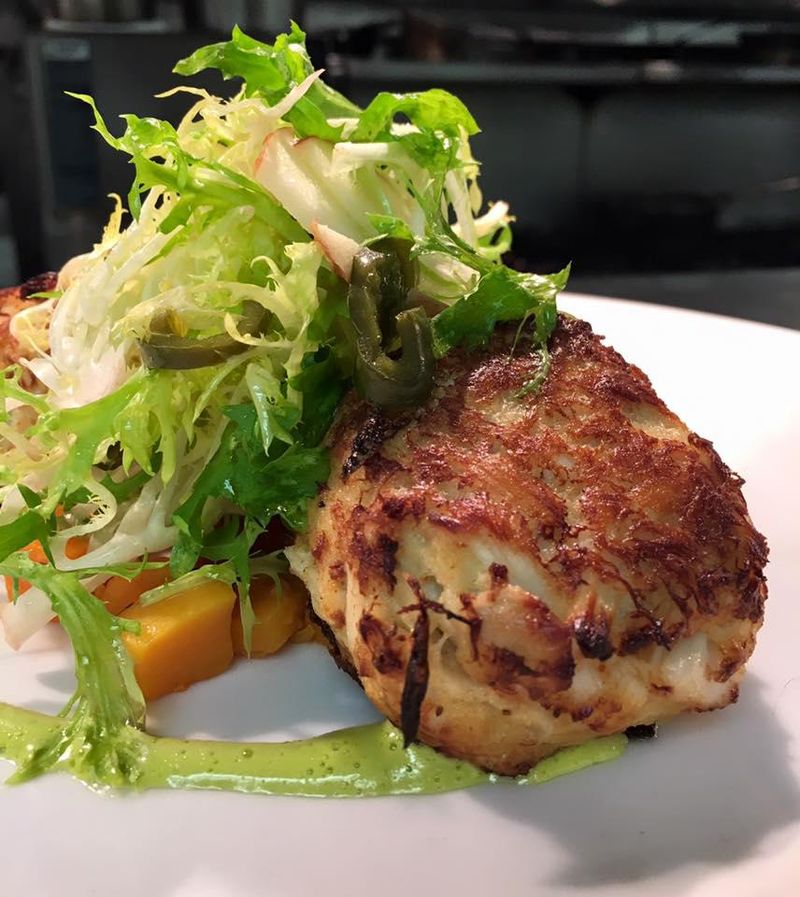 9 Delaware Crab Cake Counters That Keep It Old-School - Decor Hint Harry's Savoy Grill