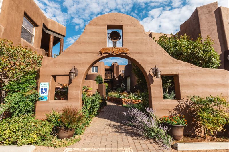 8 Sedona Retreats Where The Red Rocks Influence Every Detail - Decor Hint Adobe Grand Villas: Handcrafted Desert Dreams