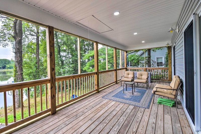 Riverfront Relaxation At Shenandoah Cottage