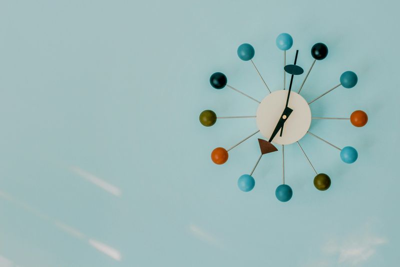 13 Things Worth Hunting For At Your Local Thrift Store - Decor Hint Statement Wall Clocks