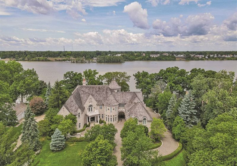 Flood-Resistant Riverfront Properties