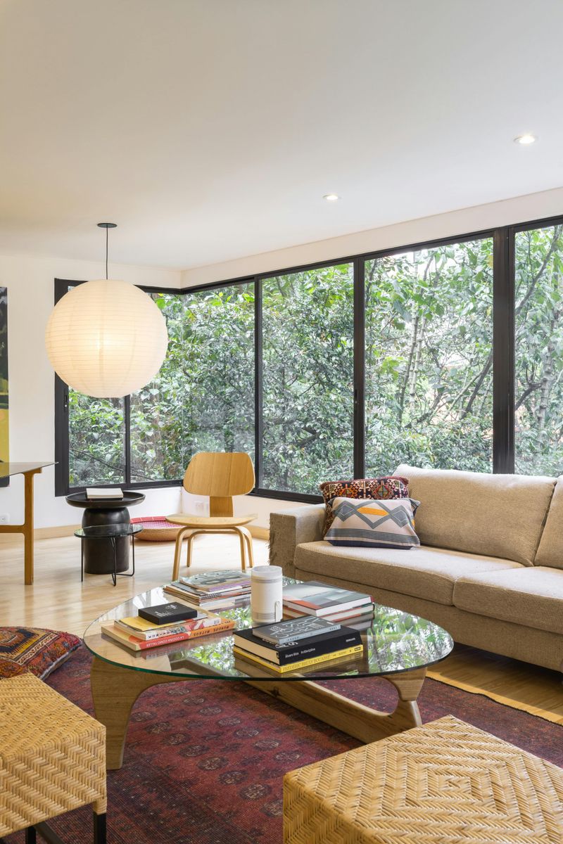 19 Interior Ideas Likely To Become Popular In Living Rooms Soon - Decor Hint Mixed-material coffee tables combining metal, wood, or glass