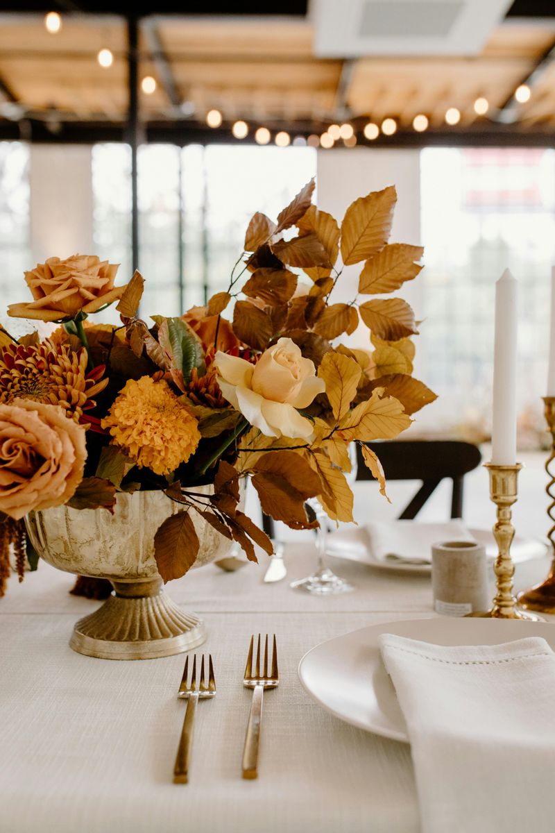 6 Subtle Halloween Touches For People Who Don't Like Over The Top - Decor Hint Mini Fall Leaf Arrangements
