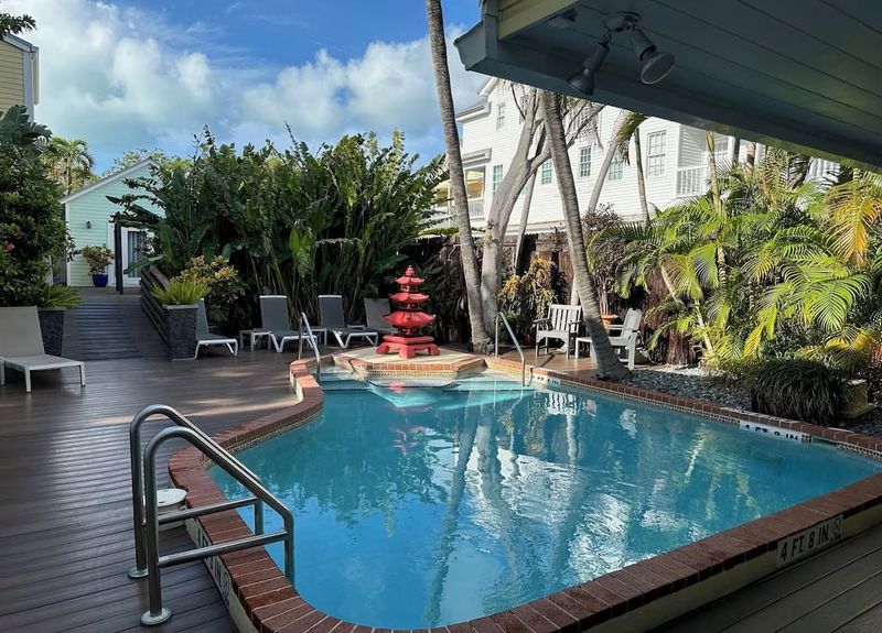 10 Florida Guest Houses That Feel Like Vacation Every Day - Decor Hint Douglas House – A Hidden Oasis In Old Town
