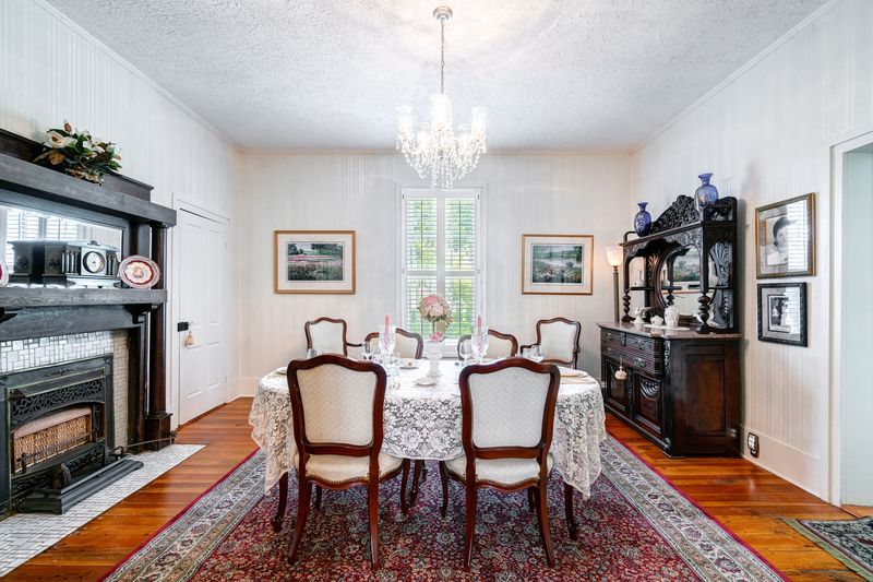 10 Georgia Bungalows With Interiors That Still Shine - Decor Hint Commerce's Victorian-Era Shankle Heights Home