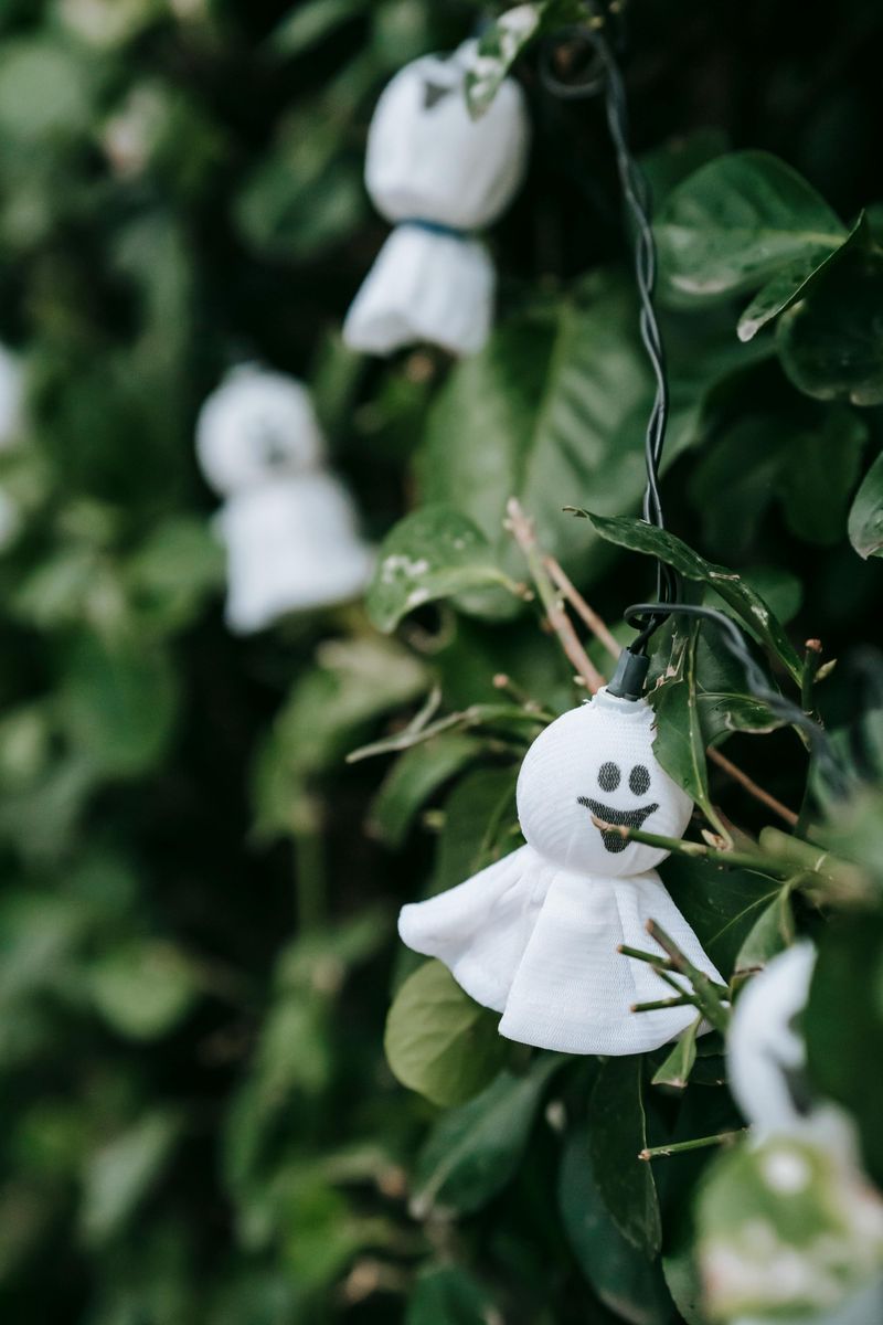7 DIY Halloween Decorations That Look Expensive But Aren't - Decor Hint DIY Ghost Garlands