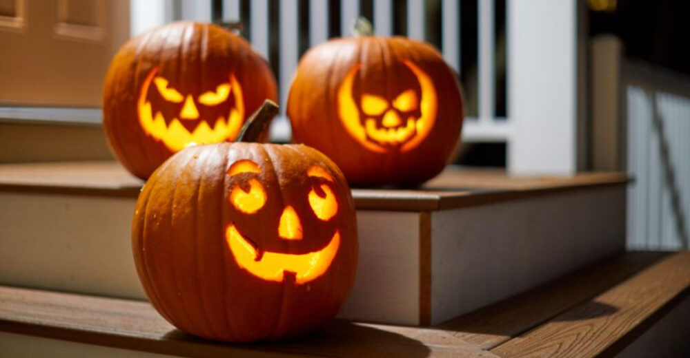 Spooky Front Porch Decor Ideas To Celebrate Halloween In North Carolina - Decor Hint