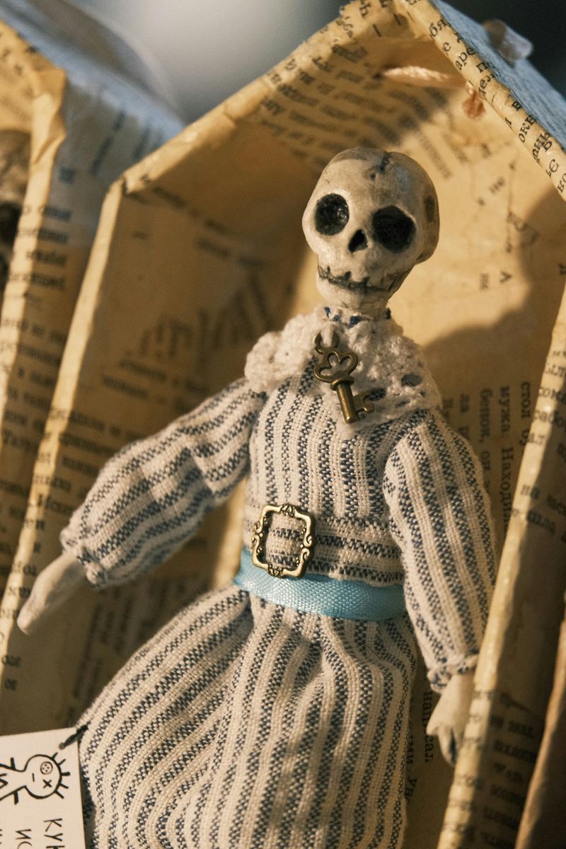 7 Halloween Mantel Decorating Ideas That Steal The Show - Decor Hint Vintage Halloween Figurines
