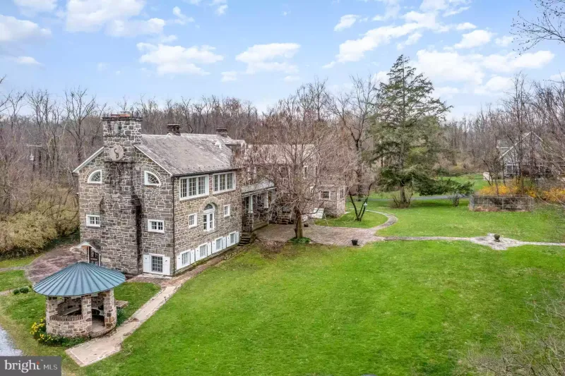 9 Stone Farmhouses In Missouri That Could Inspire Nostalgia - Decor Hint Kansas City Rustic Stone Farmhouse Missouri