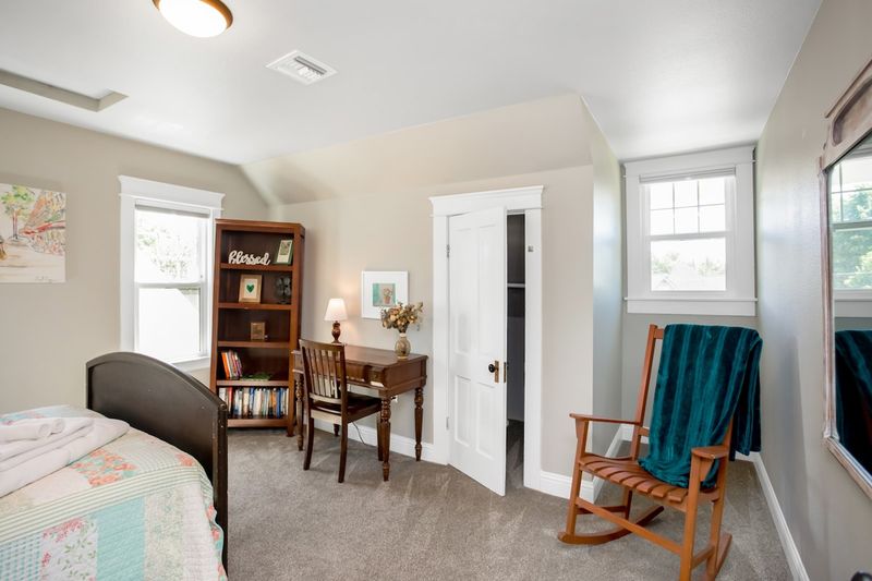 5 Washington Craftsman Bedrooms With Built-In Warmth - Decor Hint Inglenook Reading Nook in Walla Walla Farmhouse