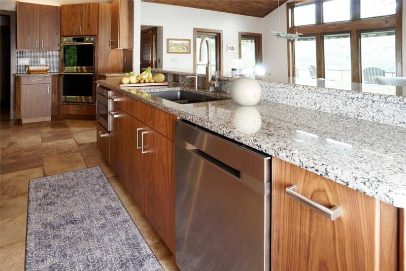 Wilkes-Barre Stone Wall Kitchen