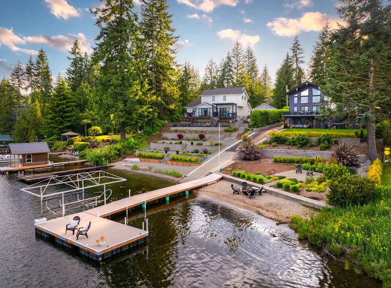 Lakeside Bliss At Elmore's Chalet