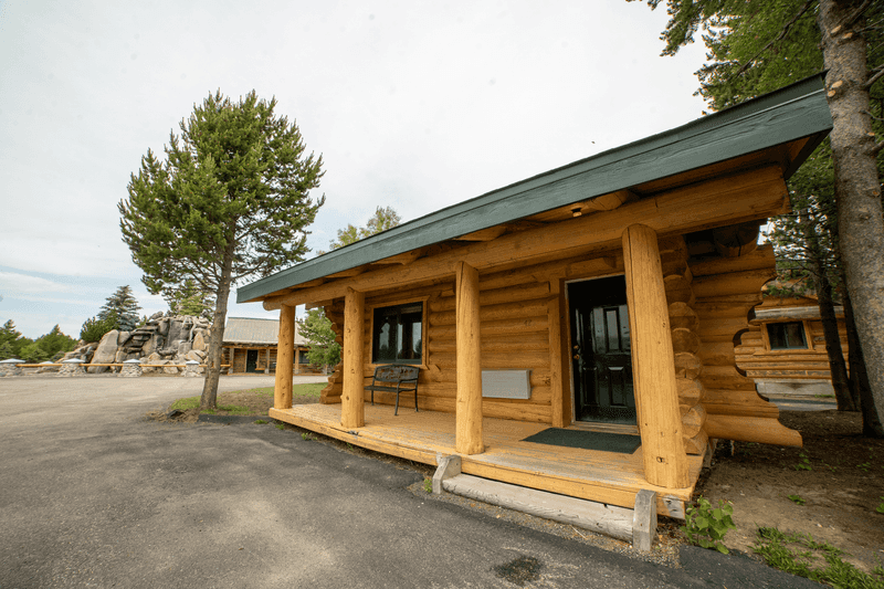 West Yellowstone: Gateway Village With Wild Neighbors