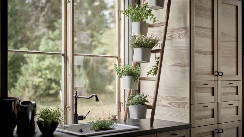 12 Texas Farmhouse Kitchens That Still Feel Fresh In 2025 - Decor Hint Integrated Herb Gardens Near Cooking Zones