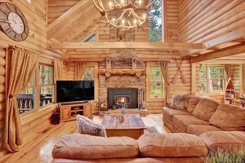 Log Cabin Retreat in the Poconos