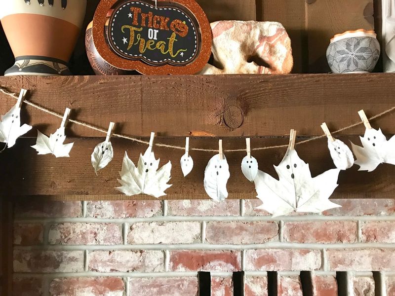 Autumn Leaf Garland With Mini Ghosts