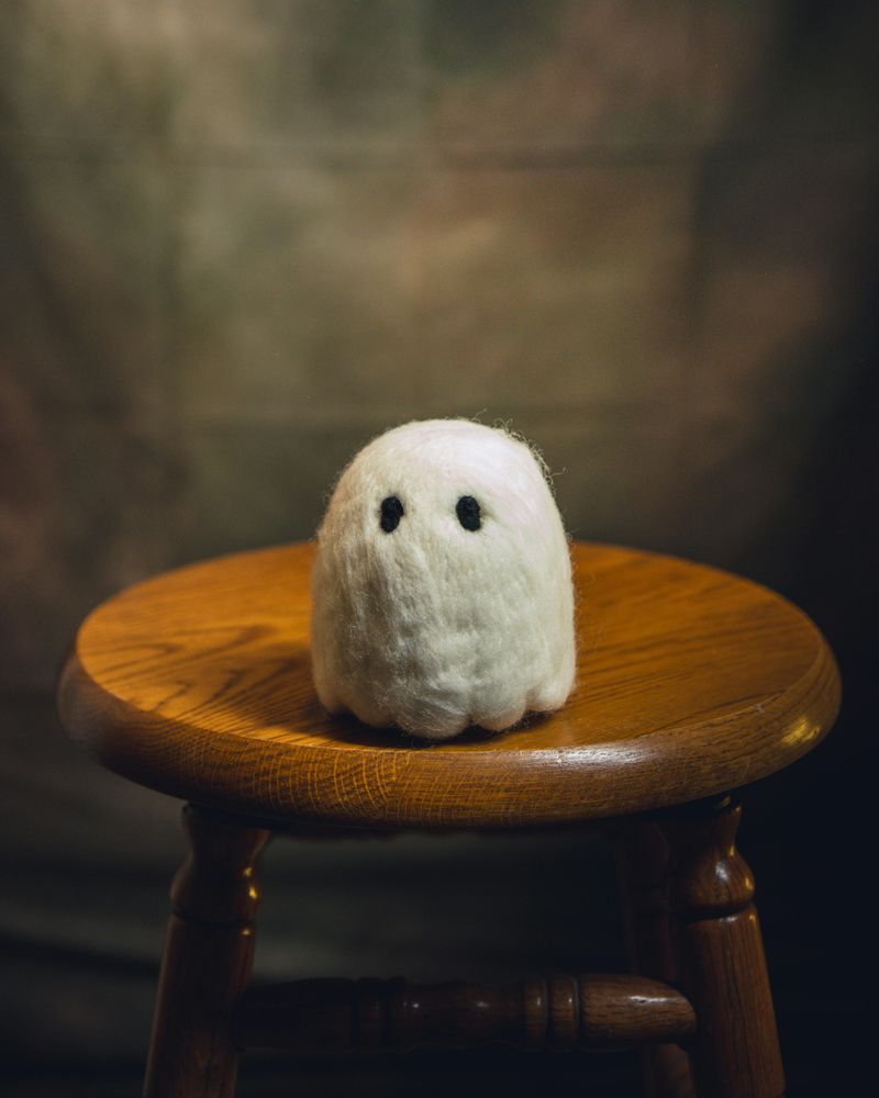 Simple Halloween Decorations That Work In Small Apartments - Decor Hint Playful Seasonal Touches