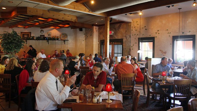 12 Iowa Buffets Where Fried Chicken Still Tastes Like Grandma's - Decor Hint Latin King Restaurant – Des Moines