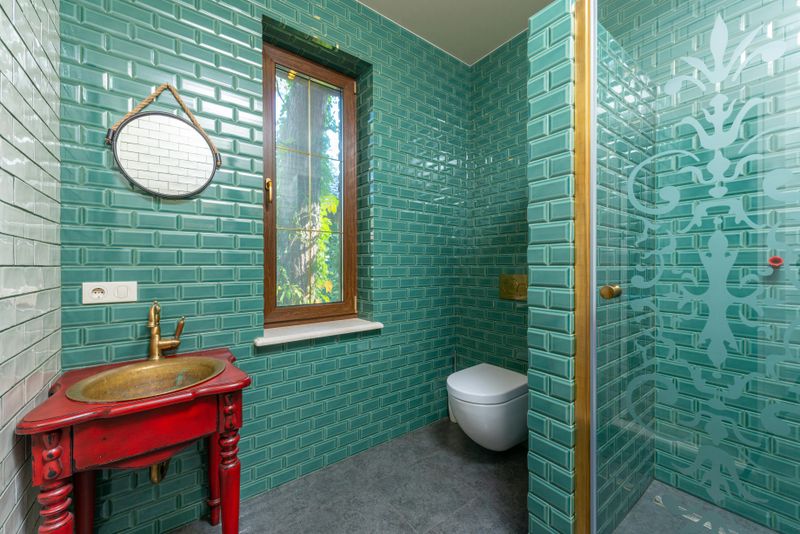 8 Rooms That Could Feel Outdated In Modern Homes - Decor Hint Bathrooms with Colored Fixtures