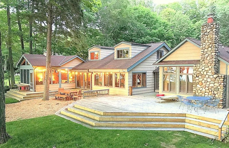 7 Michigan Lake House Color Palettes That Never Fail - Decor Hint Evergreen Escape