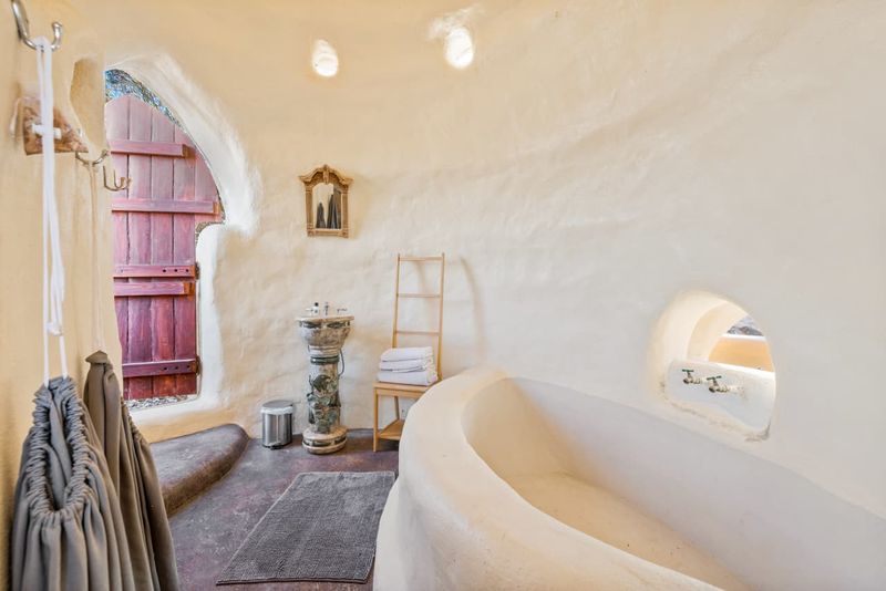 Cave-Inspired Grotto Bath