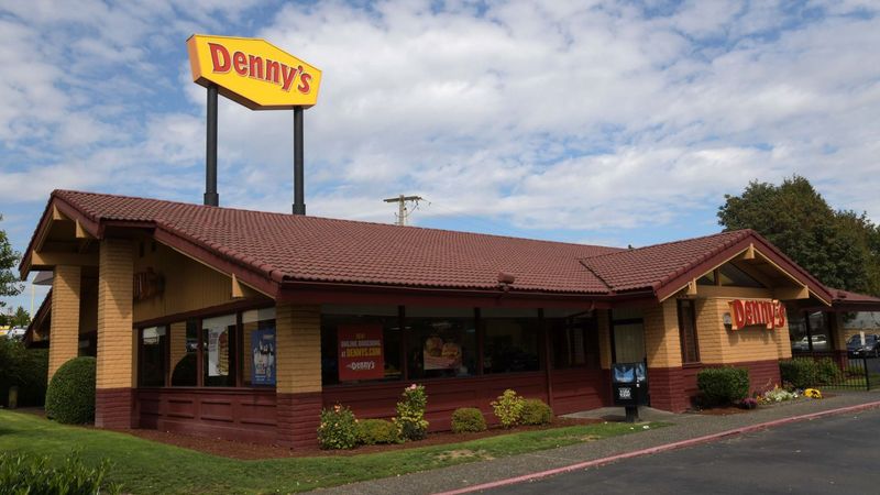 10 Chains Washington Diners Aren't Visiting Like They Used To - Decor Hint Denny's Dawn-To-Dusk Decline