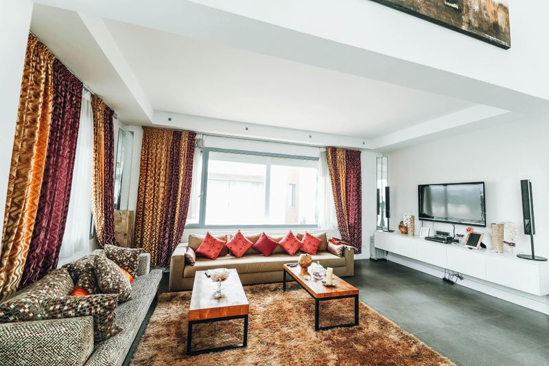 12 Interior Trends That May Sacrifice Comfort For Style - Decor Hint Floor-to-Ceiling Curtains That Block Airflow