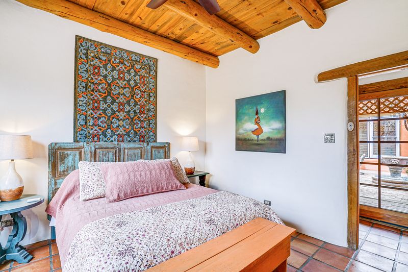 Las Cruces Pueblo Bedroom – Desert Minimalism