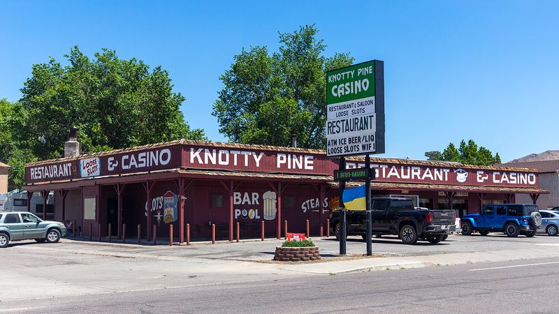 Knotty Pine Restaurant – Caliente