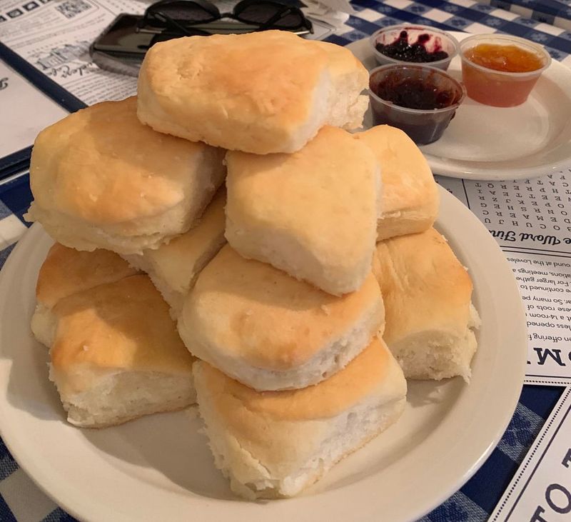 Tennessee Biscuit Breakfasts Worth Waiting For - Decor Hint Loveless Cafe's Legendary Biscuit Platters